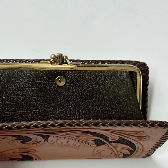 Vintage Leather Embossed Wallet - Picture 3 of 5